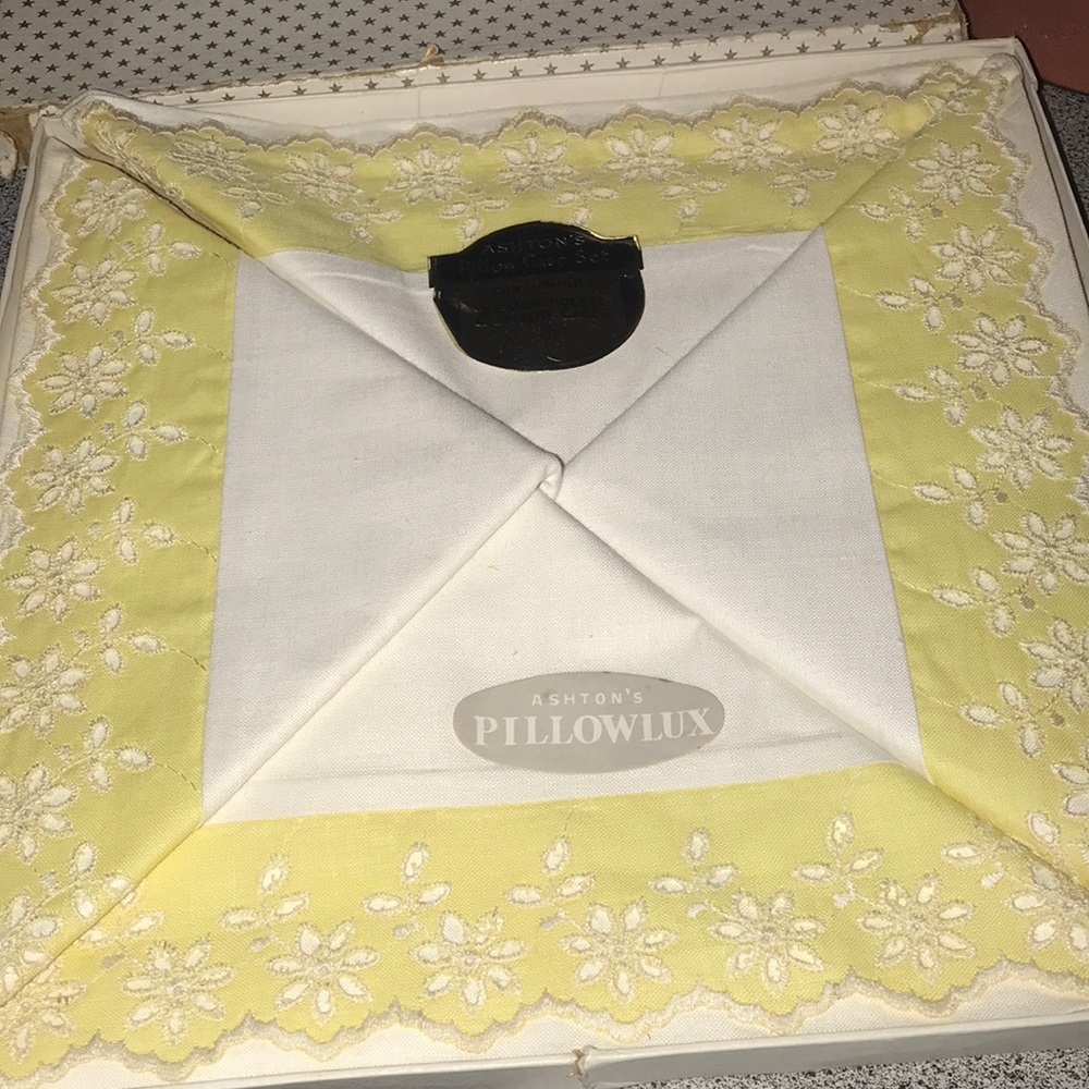 NWT Vintage Ashton’s set of 2 pillowcases